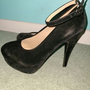 Black velvet platform pumps